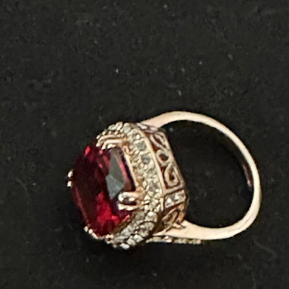 Rose Gold Toned Ring w Large Garnet Colored Oval-Cut Center Stone Size 6 - Picture 8 of 12